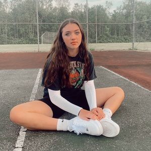 Meet your Posher, Elise